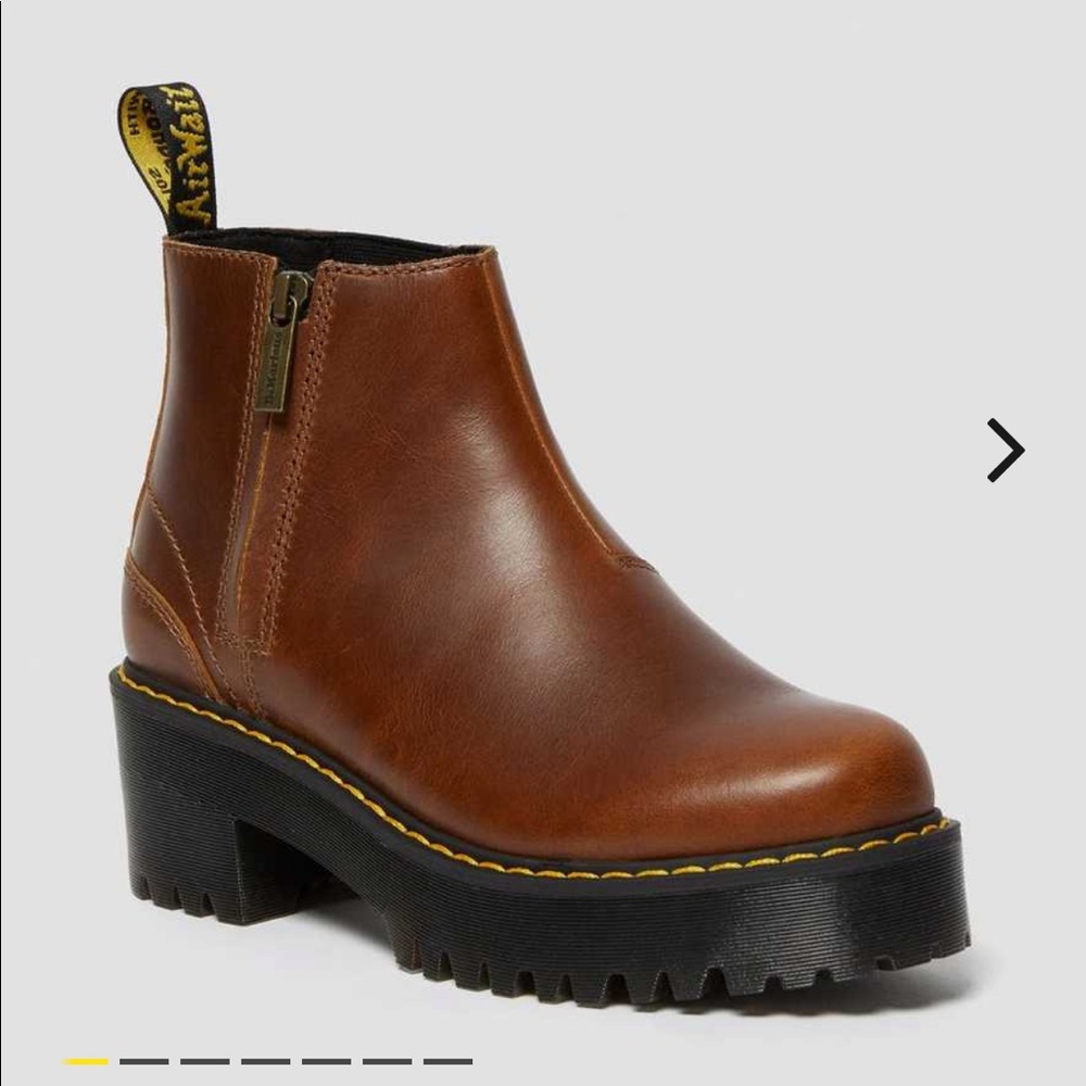Dr. Martens Rommety II Boots Butterscotch Orleans 7
